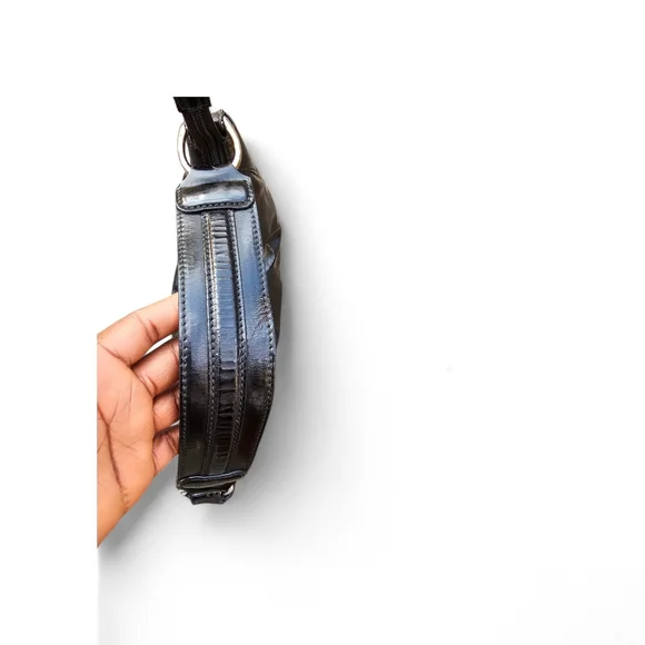 Gucci Patent Crescent Shoulder Bag - Picture 2 of 9